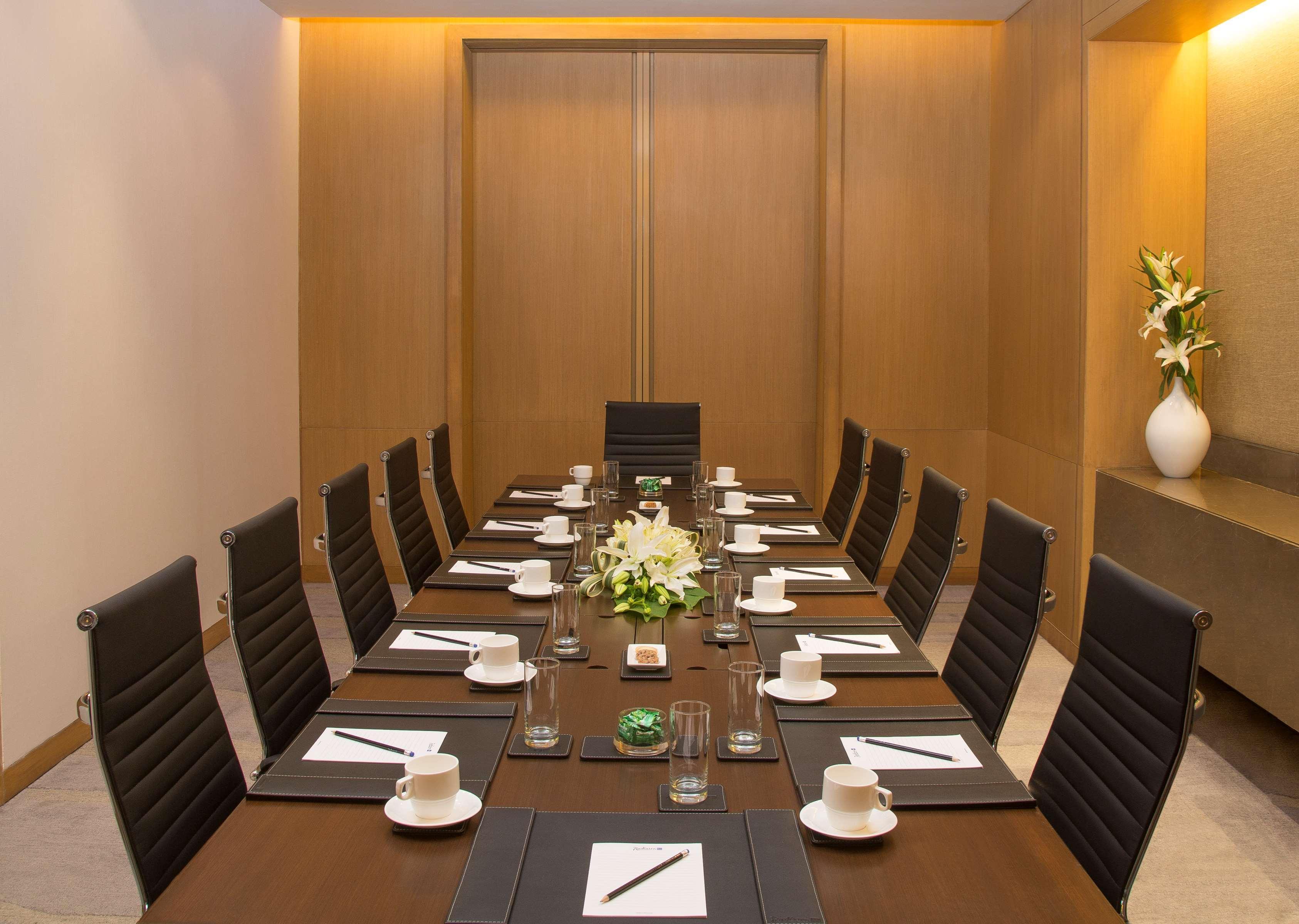 Radisson Blu Hotel Gauháti Kültér fotó Boardroom at the Park, New Delhi