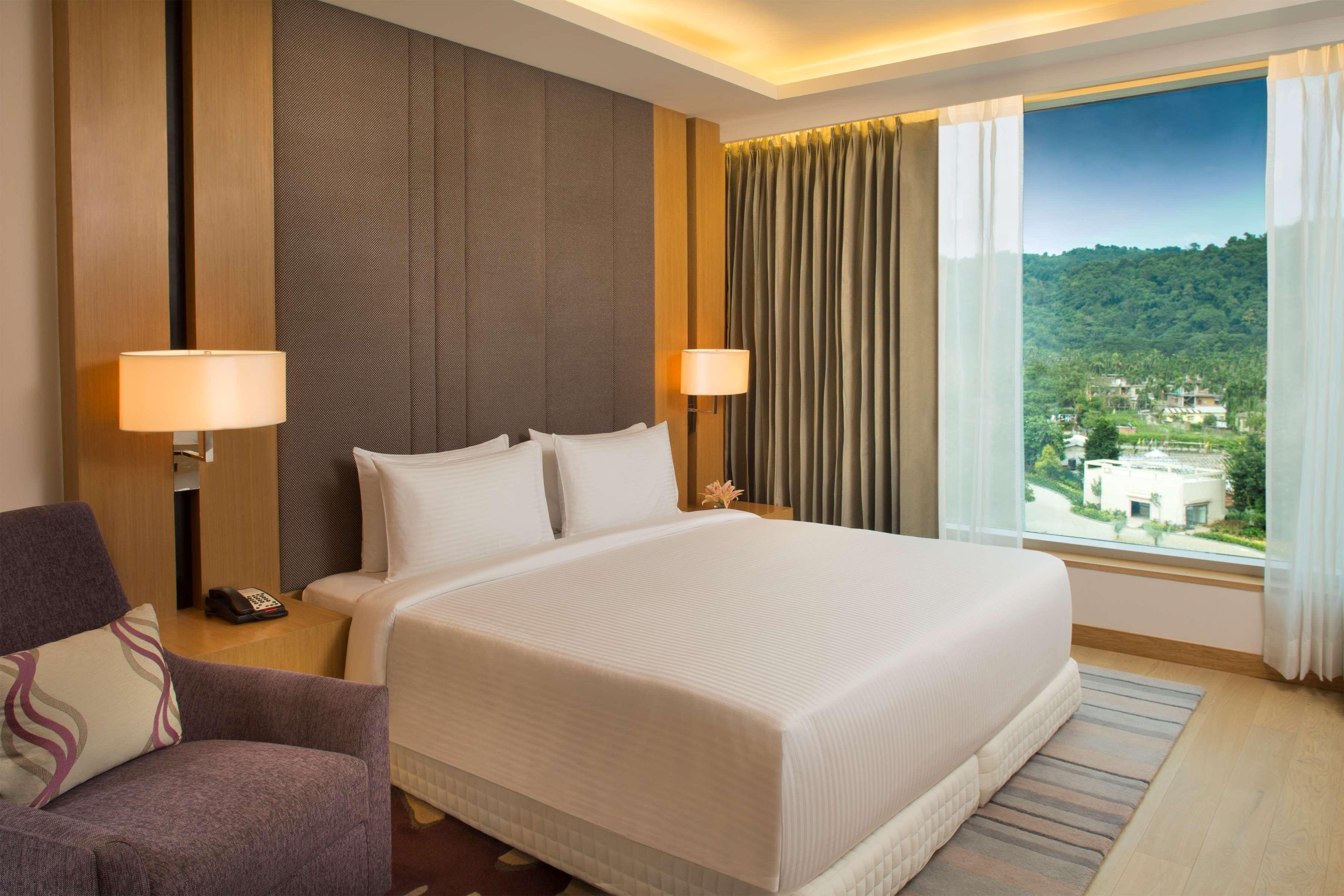 Radisson Blu Hotel Gauháti Kültér fotó Deluxe Room