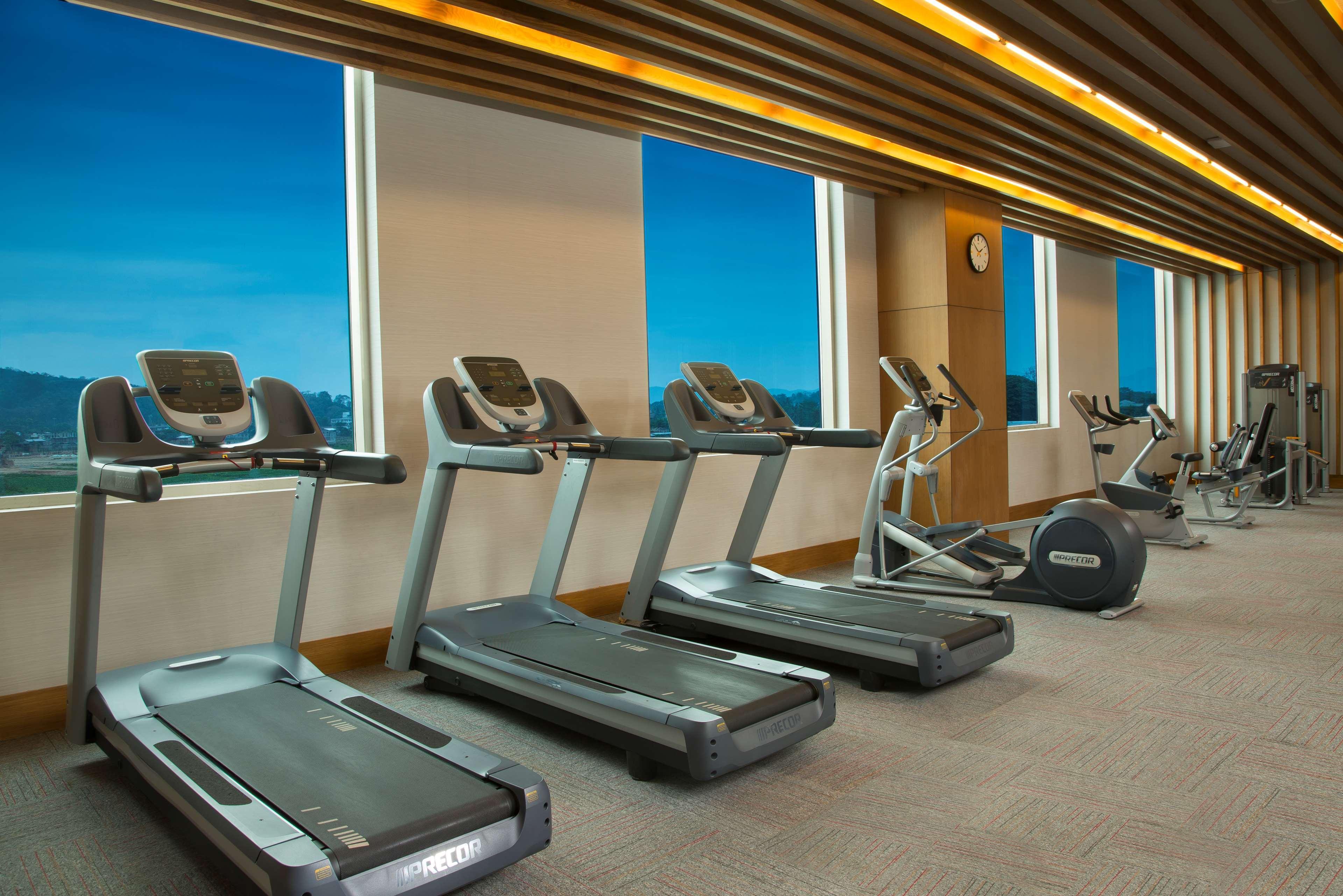 Radisson Blu Hotel Gauháti Kültér fotó The gym at the hotel