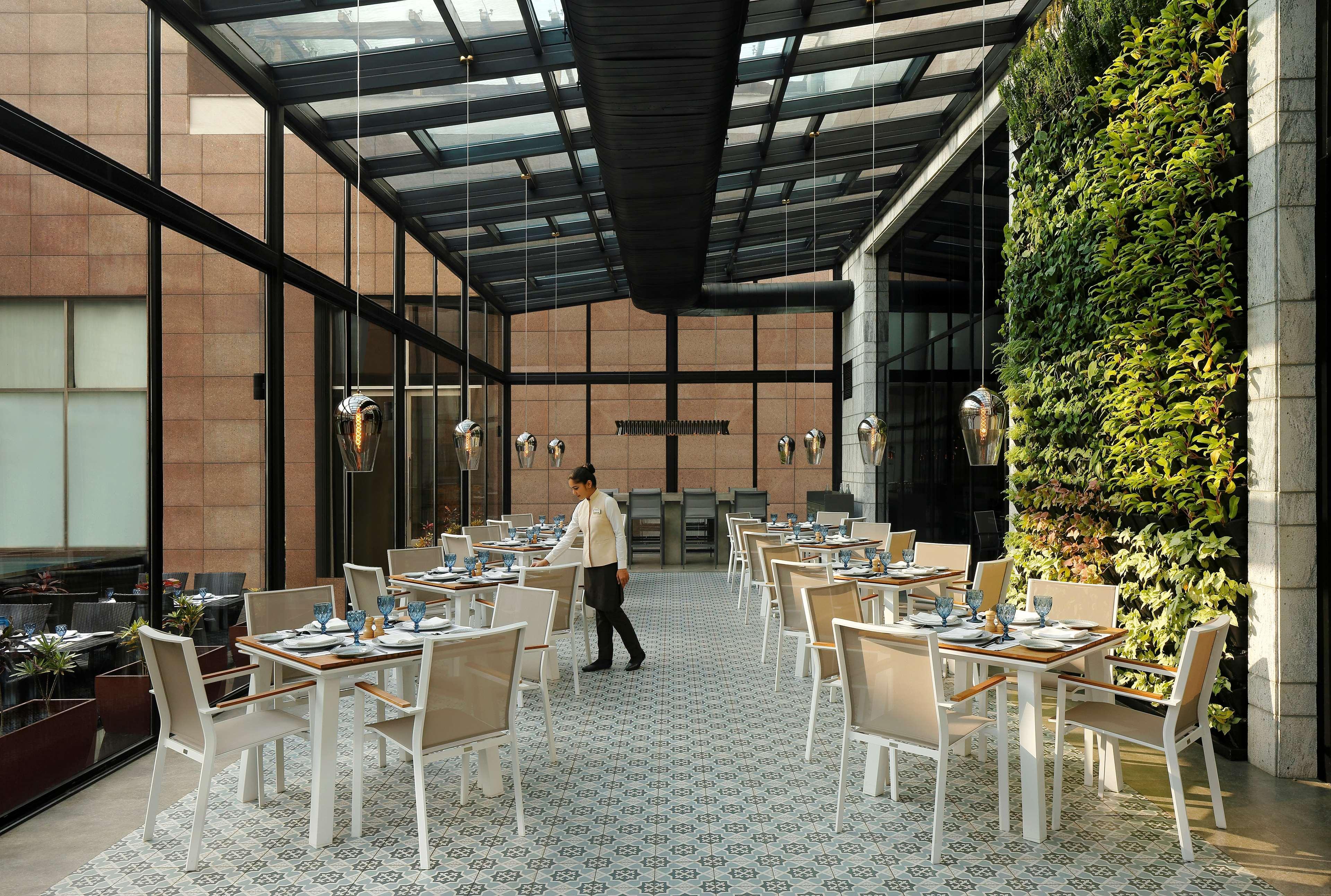 Radisson Blu Hotel Gauháti Kültér fotó The Terrace