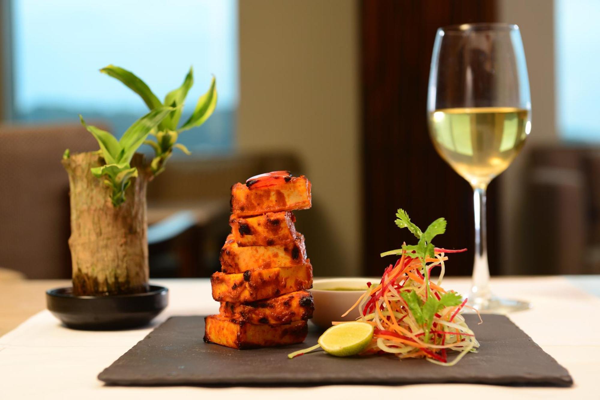 Radisson Blu Hotel Gauháti Kültér fotó Paneer tikka
